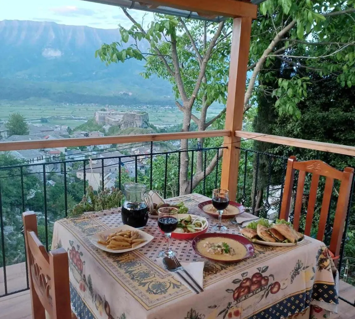 Guest House Hasko Gjirokastër Alojamento de Acomodação e Pequeno-almoço