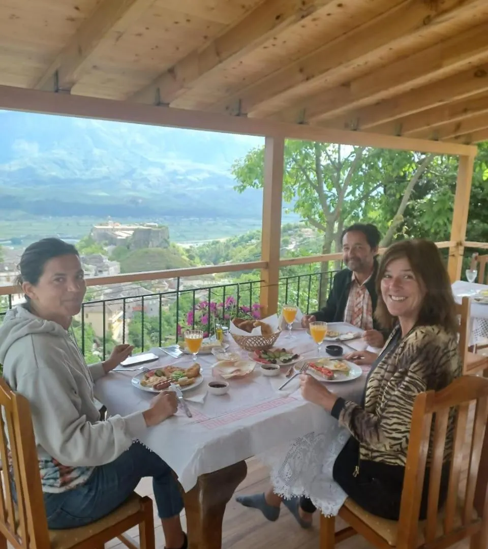 Guest House Hasko Gjirokastër Alojamento de Acomodação e Pequeno-almoço
